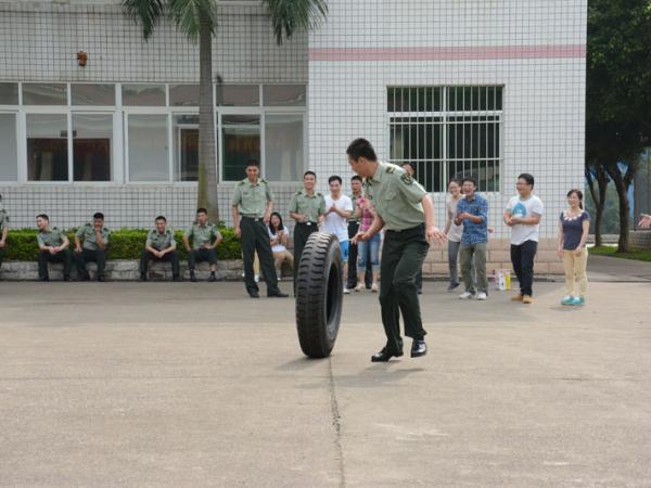 “滚轮胎”活动火热进行当中