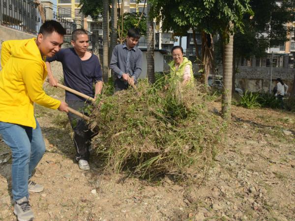 热作所机关一支部开展“进社区清洁环境服务”活动