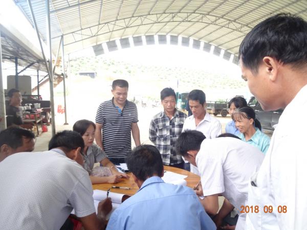 广西热作所科技特派员在贫困村举办“芒果栽培与病虫害防控技术培训班”