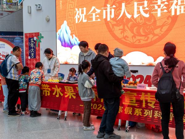 广西热作所科技人员赴南宁市科技馆开展科普宣传活动