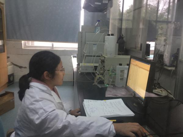 广西热作所科研第二党支部开展农药残留和重金属检测志愿服务