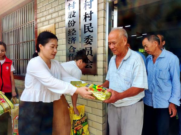 广西热作所科技先锋队到北流市参加科普宣传活动