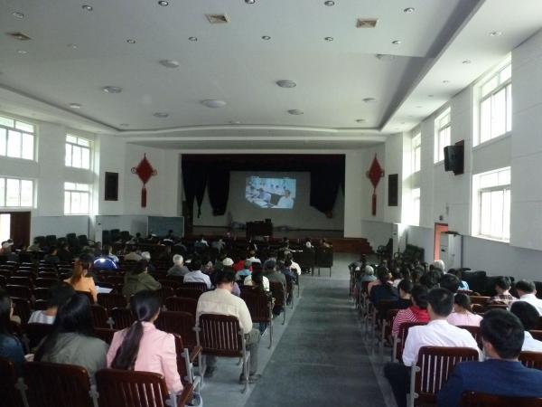 广西热作所党委组织全所党员干部观看《作风建设永远在路上》专题片