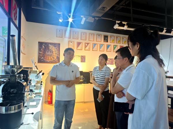 广西热作所科技人员到南宁西乡塘区开展合作交流