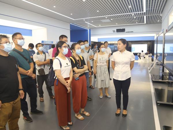 广西热作所组织干部职工参观2021年广西政务数据治理成果展