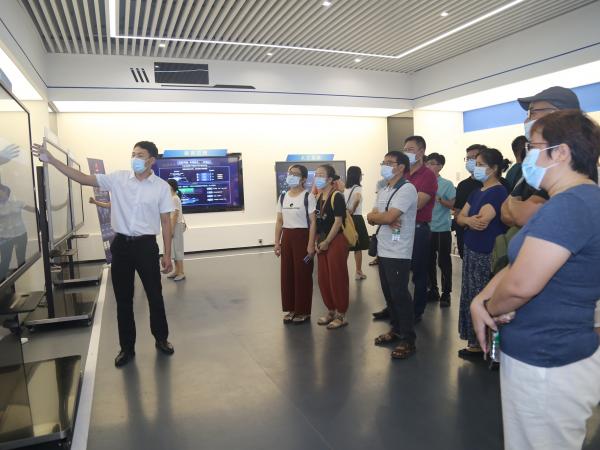 广西热作所组织干部职工参观2021年广西政务数据治理成果展