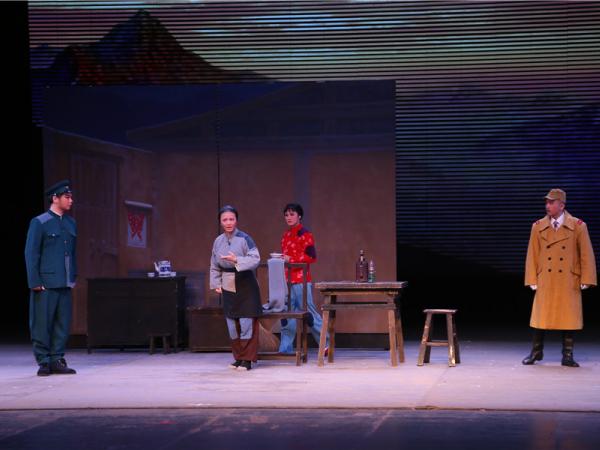 重温红色经典 不忘初心使命 ——广西热作所组织全所党员集中观看京剧《红色经典》