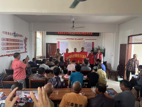 广西热作所科技人员赴横州市开展蔬菜新品种展示及病虫害防控技术培训