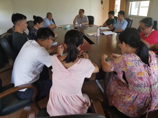 广西热作所科研第二党支部开展党课集中学习活动