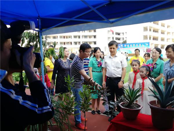 广西热作学会与广西热作所共同参加“科技筑梦未来”提升公民科学素质读本读书系列活动启动仪式