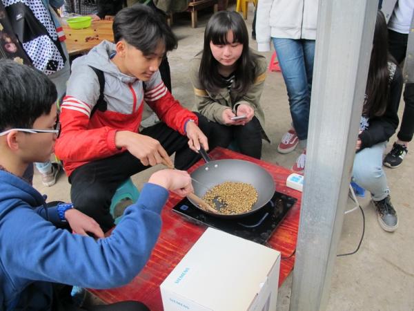 南宁三中到广西热作所科普园开展亲子系列活动