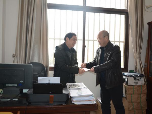 广西热作所所长黄强率队开展春节慰问