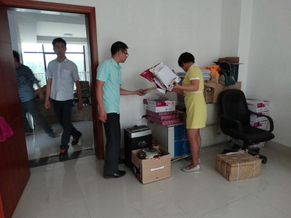 广西热作所开展“迎五一 美丽热作所”清洁大扫除活动