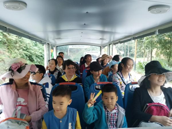 广西热作所工会组织职工会员开展秋游活动