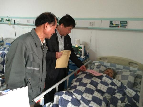 广西热作所开展慰问生病住院退休职工