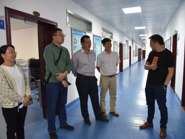 广西热作所副所长庞新华率领番木瓜研究团队赴福建农林大学考察交流