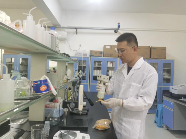 广西新闻网:黎新荣:专注水果贮藏与加工技术 做一颗永不生锈的螺丝钉