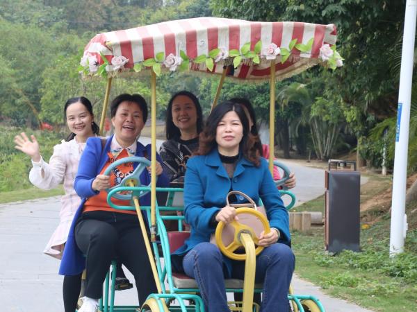 广西热作所工会开展“与魅力相伴、与自然同行”三八节主题活动