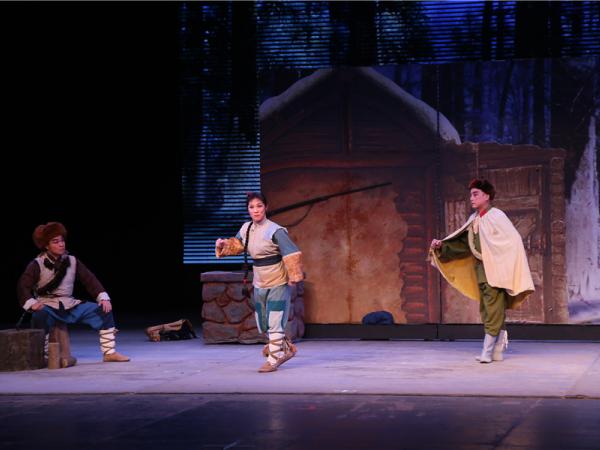 重温红色经典 不忘初心使命 ——广西热作所组织全所党员集中观看京剧《红色经典》