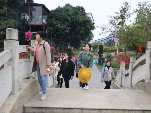 广西热作所工会开展“与魅力相伴、与自然同行”三八节主题活动