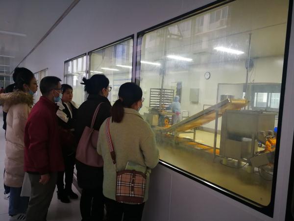 广西热作所赴广西轩妈食品有限公司举行科研合作基地挂牌仪式