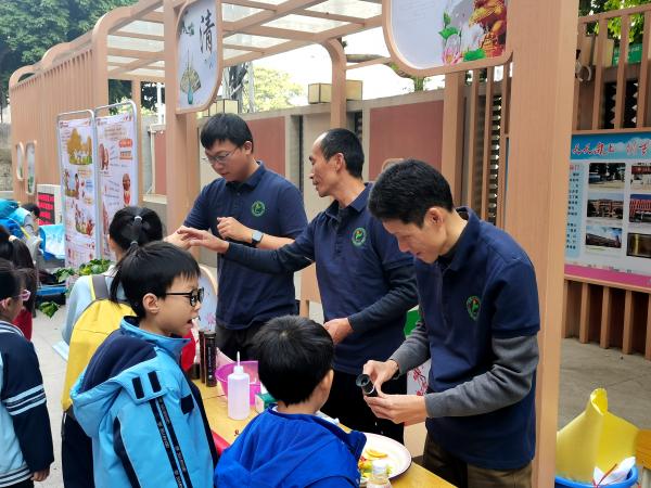 广西热带作物学会开展“咖啡之旅——从果实到豆子”的科普展示活动