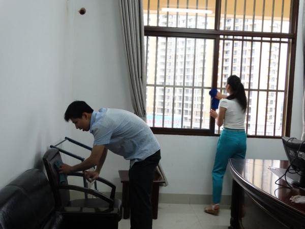 广西热作所开展“迎五一 美丽热作所”清洁大扫除活动