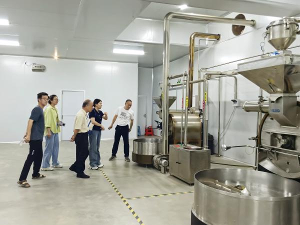 广西特色水果产业创新团队咖啡加工与产业经济岗位专家、咖啡精深加工团队赴企业开展技术指导