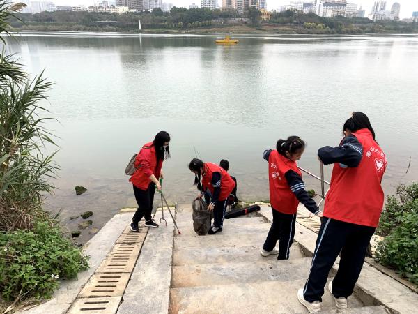 广西热作所科研第一团支部开展“我爱壮乡美·共护壮乡水”母亲河环保志愿服务主题团日活动