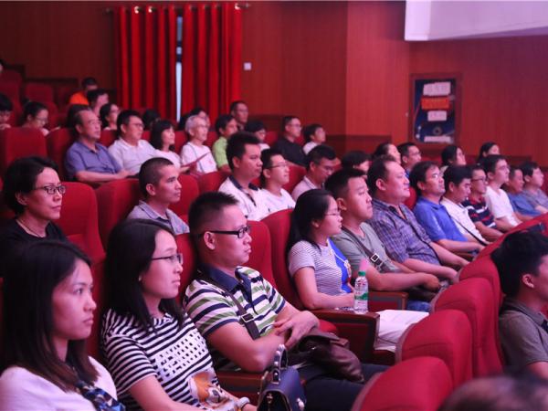 重温红色经典 不忘初心使命 ——广西热作所组织全所党员集中观看京剧《红色经典》